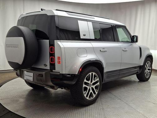 Hakuba Silver 2021 Land Rover Defender 110 X-Dynamic HSE