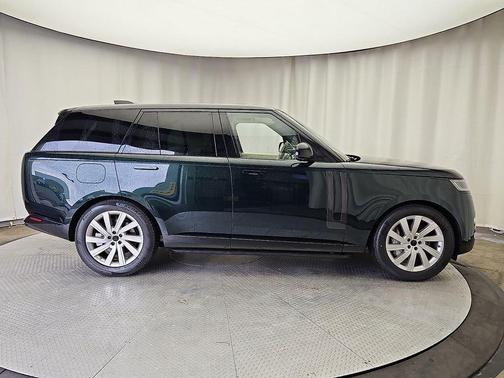 British Racing Green 2026 Land Rover Range Rover P550e SE