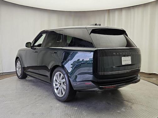 British Racing Green 2026 Land Rover Range Rover P550e SE