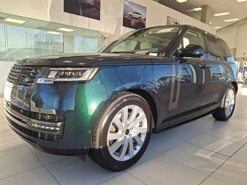 2026 Land Rover Range Rover P550e SE