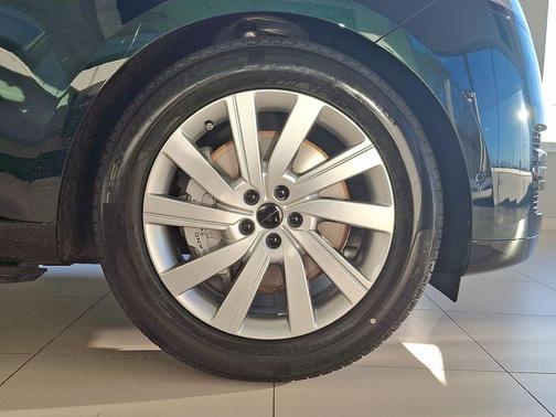 2026 Land Rover Range Rover P550e SE