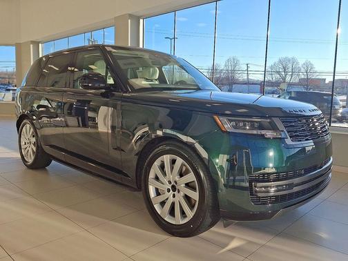 2026 Land Rover Range Rover P550e SE