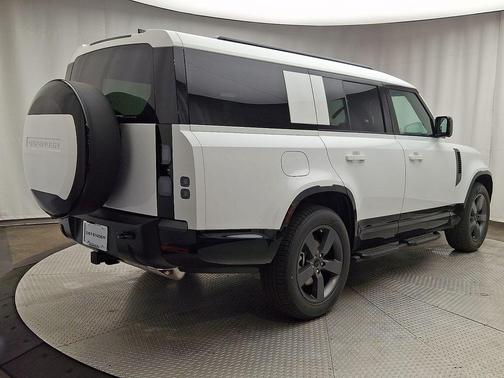 Fuji White 2026 Land Rover Defender P400 X-Dynamic SE