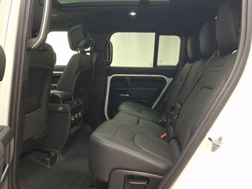 Fuji White 2026 Land Rover Defender P400 X-Dynamic SE