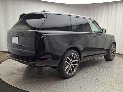 Santorini Black 2026 Land Rover Range Rover P400 SE