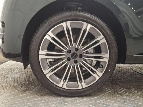 2026 Land Rover Range Rover P400 SE