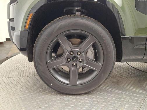 Woolstone Green 2026 Land Rover Defender P400 X-Dynamic SE