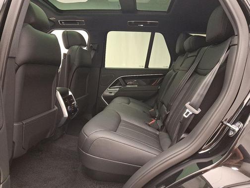 2025 Land Rover Range Rover P530 SE