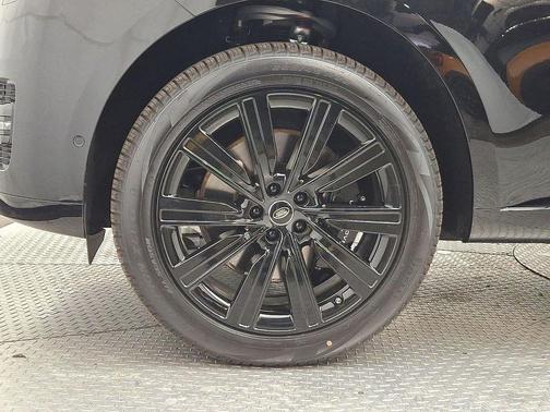 2025 Land Rover Range Rover P530 SE