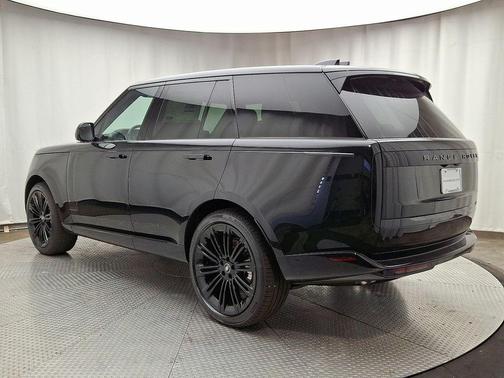 2025 Land Rover Range Rover P530 SE