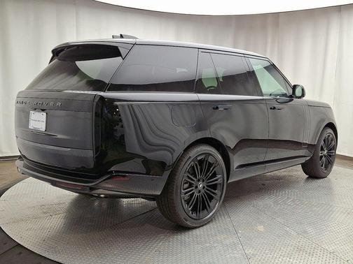 2025 Land Rover Range Rover P530 SE