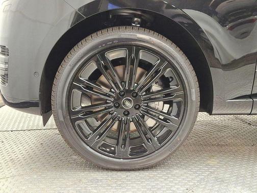 2025 Land Rover Range Rover P530 SE