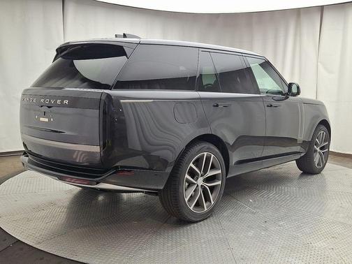 2025 Land Rover Range Rover P400 SE