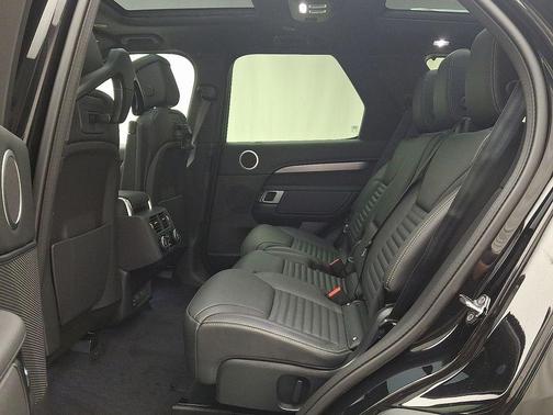 2026 Land Rover Discovery Tempest Edition