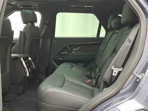 2025 Land Rover Range Rover Sport P360 SE