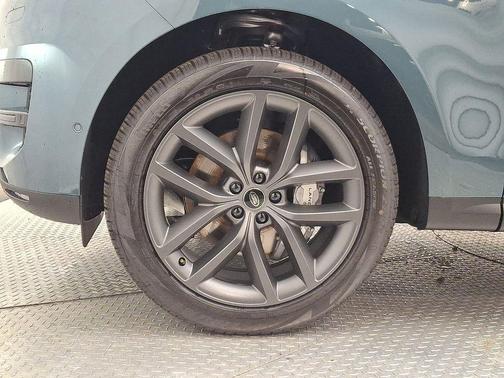 2025 Land Rover Range Rover Sport P360 SE