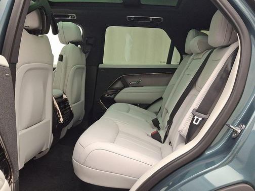 2025 Land Rover Range Rover Sport P360 SE