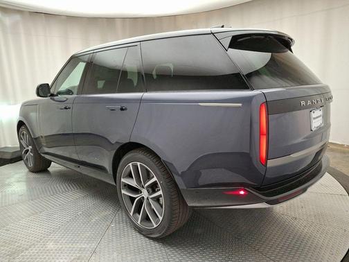 2025 Land Rover Range Rover P530 SE