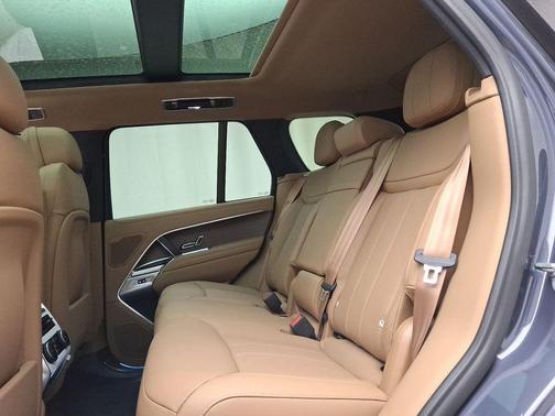 2025 Land Rover Range Rover P530 SE