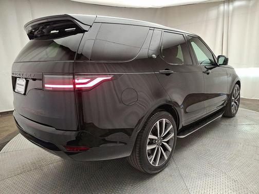 2024 Land Rover Discovery P300 Dynamic SE