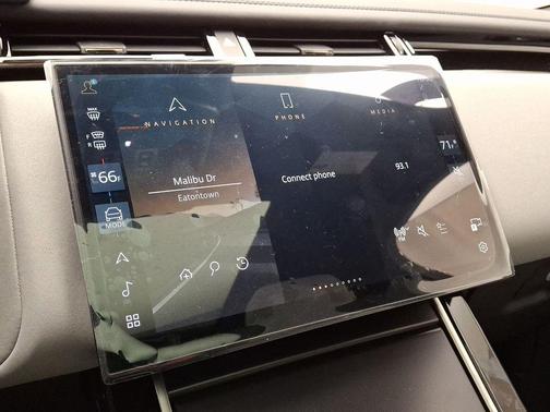 2026 Land Rover Range Rover Velar Dynamic SE