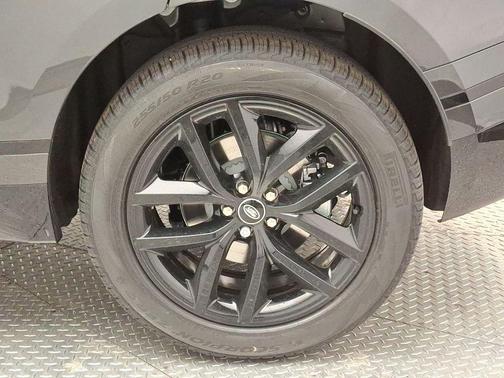 2026 Land Rover Range Rover Velar Dynamic SE