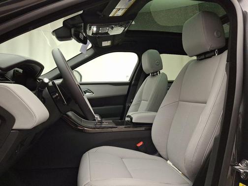 2026 Land Rover Range Rover Velar Dynamic SE