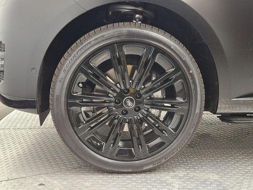 2025 Land Rover Range Rover P400 SE 7 Seat