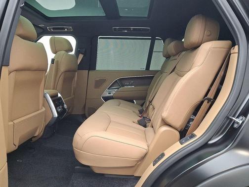 2025 Land Rover Range Rover P400 SE 7 Seat