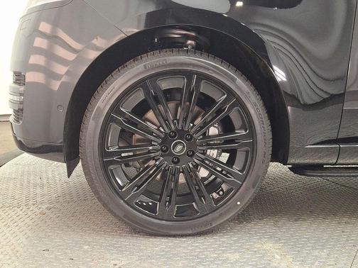 2025 Land Rover Range Rover P400 SE