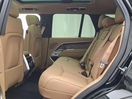 2025 Land Rover Range Rover P400 SE