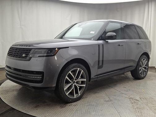 2026 Land Rover Range Rover P550e SE