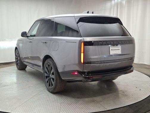 2025 Land Rover Range Rover P550e SE