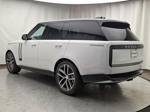 2025 Land Rover Range Rover P400 SE