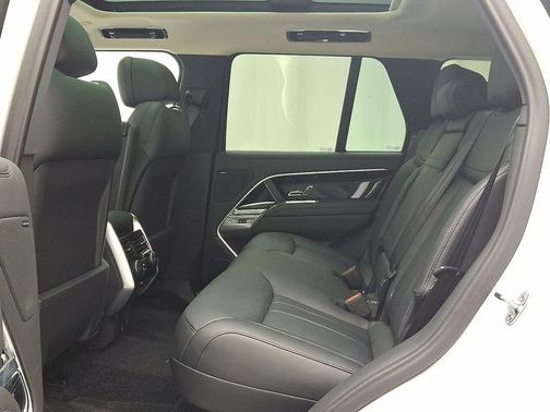 2025 Land Rover Range Rover P400 SE