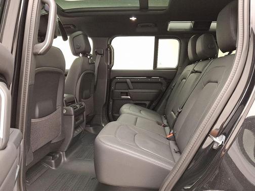 2025 Land Rover Defender P500 X-Dynamic SE