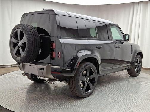 2025 Land Rover Defender P500 X-Dynamic SE