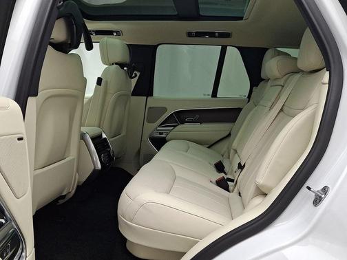 Fuji White 2026 Land Rover Range Rover P400 SE