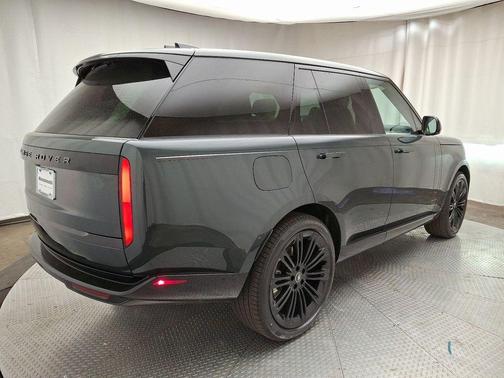 2025 Land Rover Range Rover P530 SE