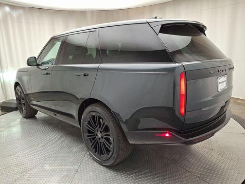 2025 Land Rover Range Rover P530 SE