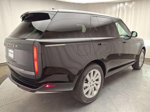 2025 Land Rover Range Rover P400 SE