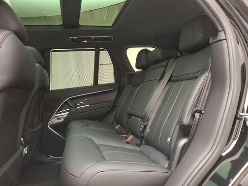 2025 Land Rover Range Rover P400 SE