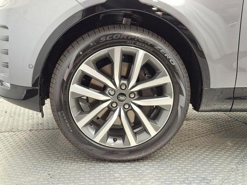 2025 Land Rover Discovery P360 Dynamic SE