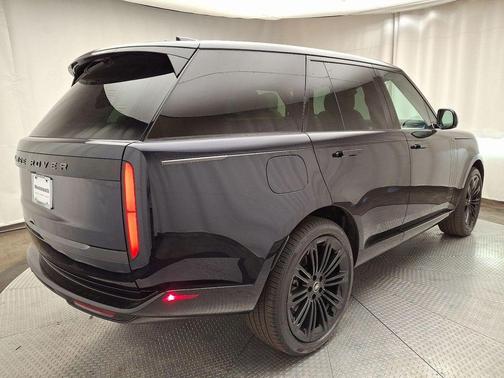 2025 Land Rover Range Rover P400 SE