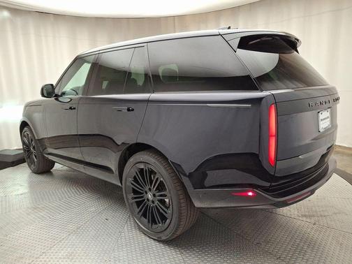 2025 Land Rover Range Rover P400 SE