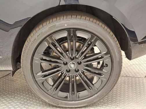 2025 Land Rover Range Rover P400 SE