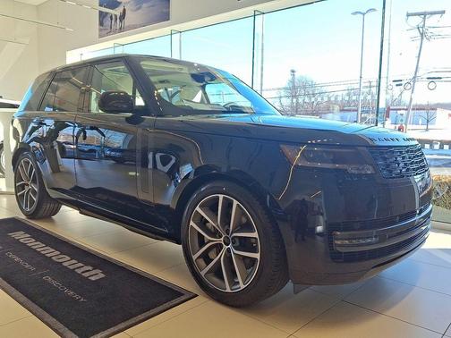 2026 Land Rover Range Rover P550e SE