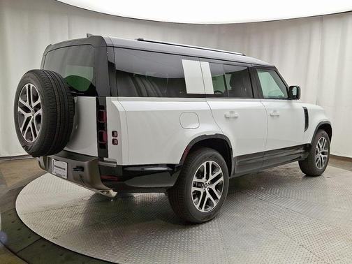 2025 Land Rover Defender P400 X-Dynamic SE