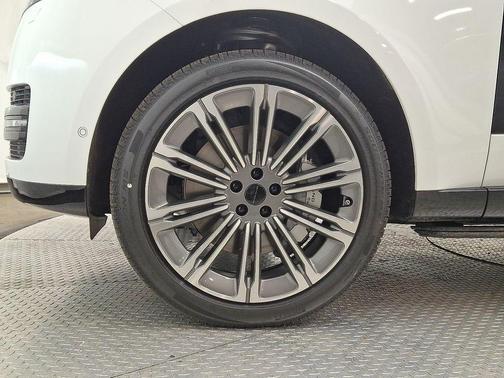 2026 Land Rover Range Rover SE