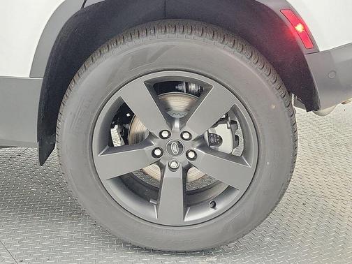 2025 Land Rover Defender P300